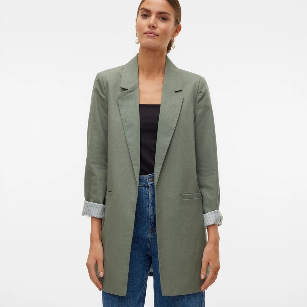 H&M Green Blazer with Relaxed Fit and Notched Lapels
